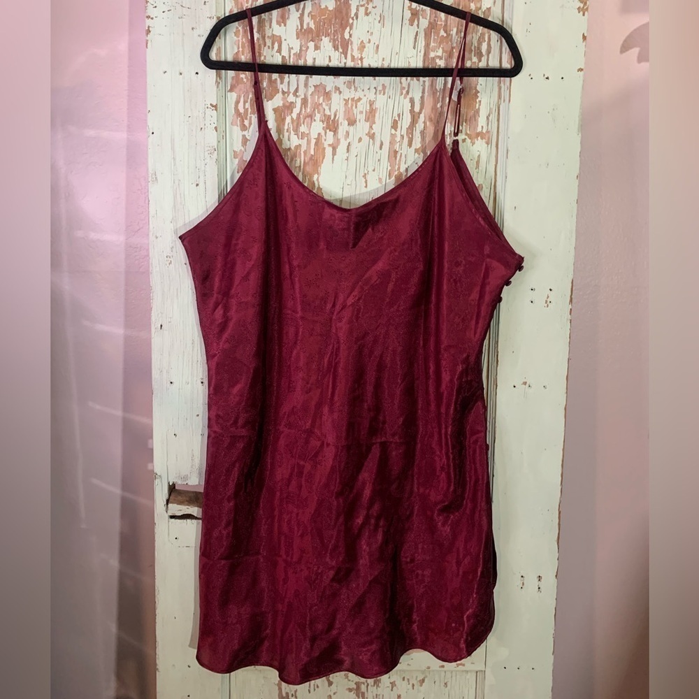 Women’s Secret Treasures burgundy paisley slip with adjustable spaghetti straps